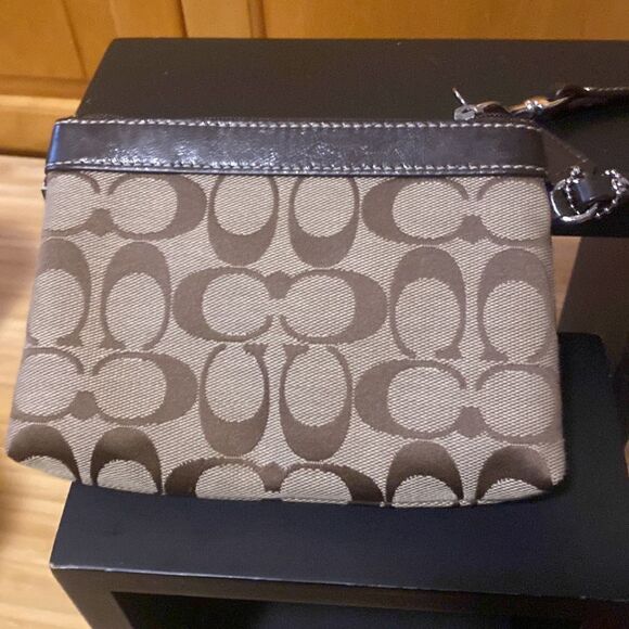 Coach canvas logo wristlet - Picture 2 of 3